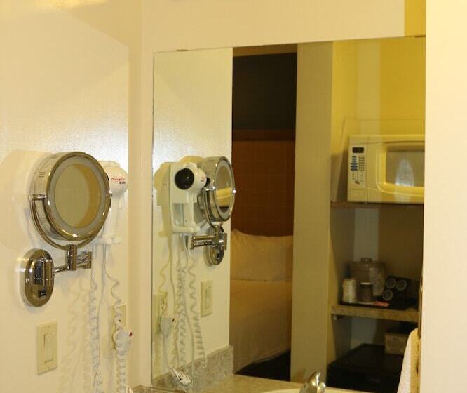 ホテル Empire Inn & Suites