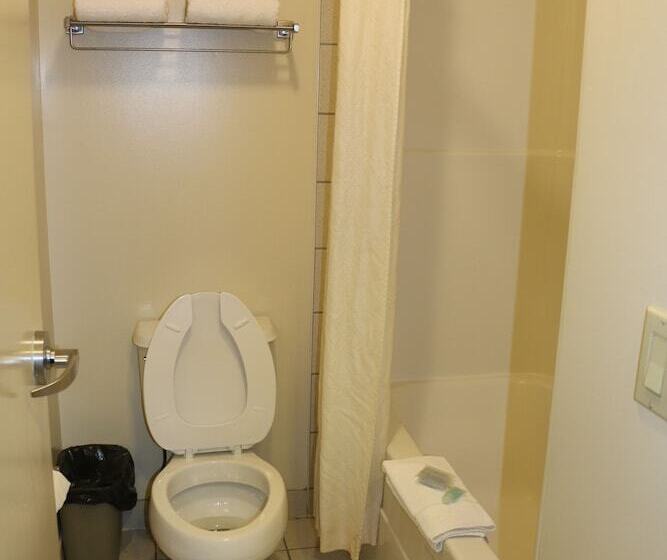 ホテル Empire Inn & Suites