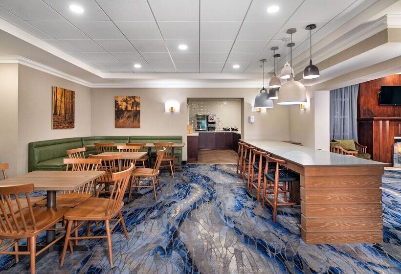 فندق Fairfield Inn By Marriott Toronto Oakville