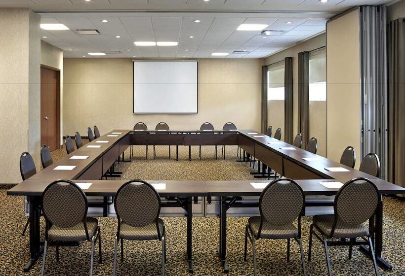 هتل Four Points By Sheraton Moncton