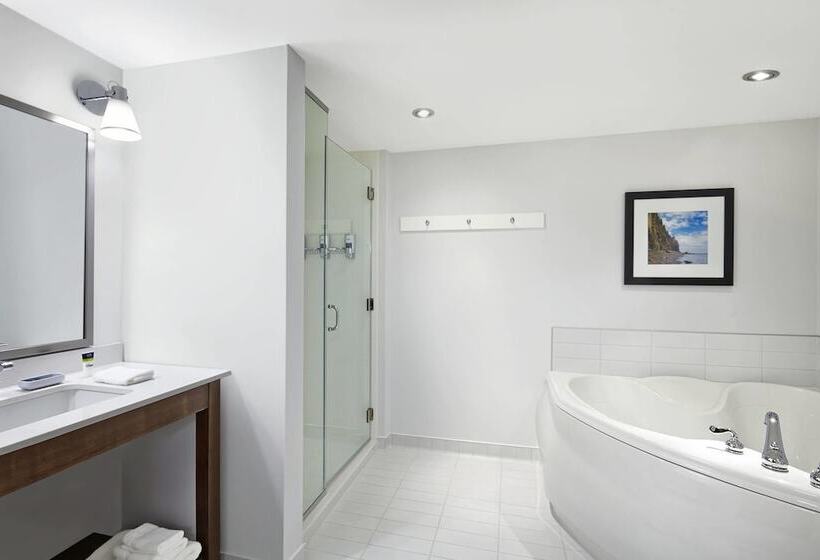هتل Four Points By Sheraton Moncton