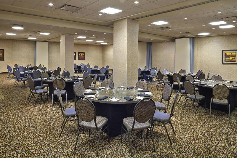 هتل Four Points By Sheraton Moncton
