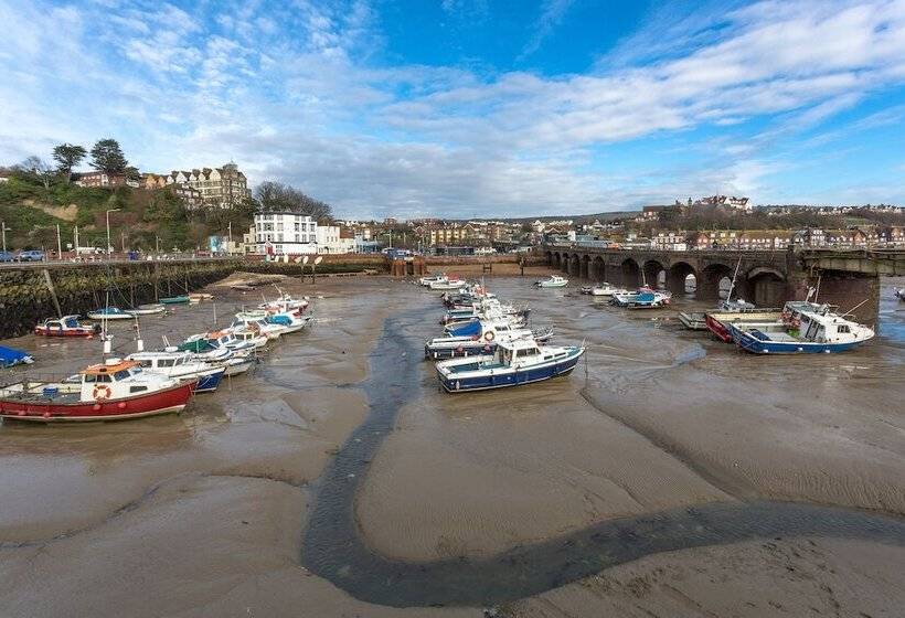 בית מלון כפרי The Grand Burstin