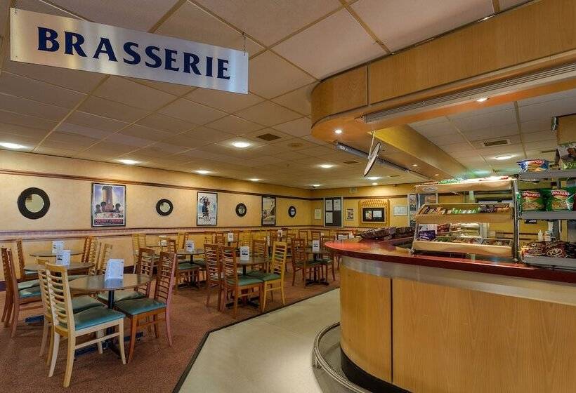 בית מלון כפרי The Grand Burstin