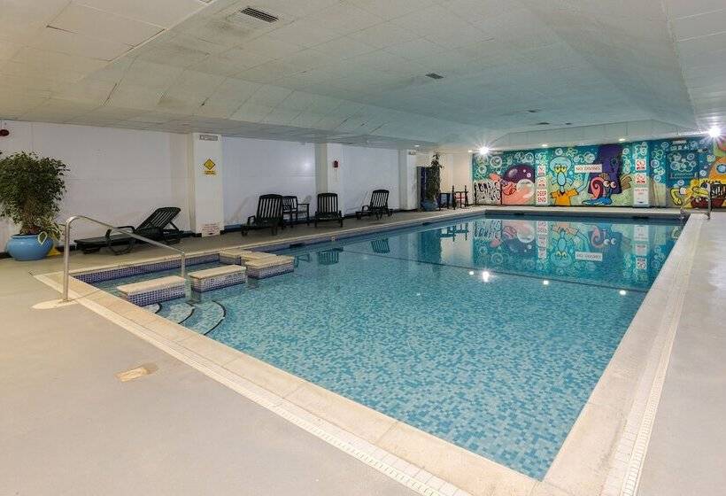 בית מלון כפרי The Grand Burstin