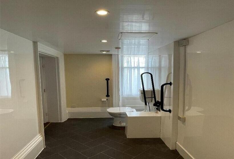 Отель The Grand Scarborough