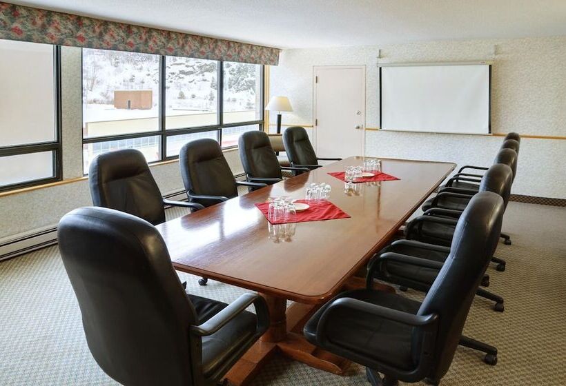 ホテル Greenwood Inn & Suites