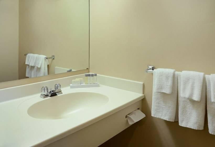 ホテル Greenwood Inn & Suites