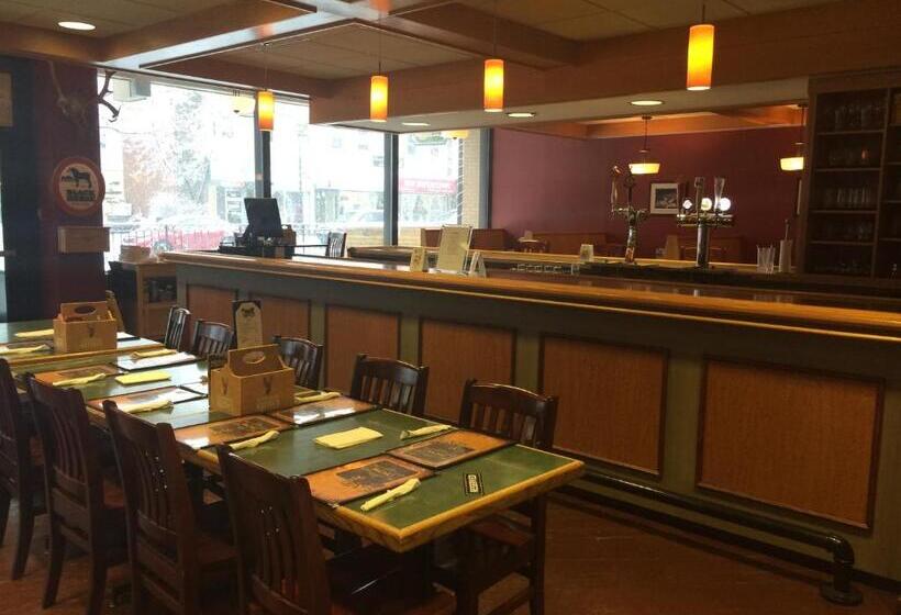 ホテル Greenwood Inn & Suites