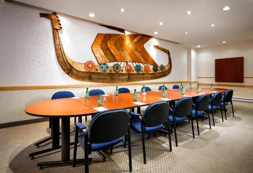 ホテル Greenwood Inn & Suites