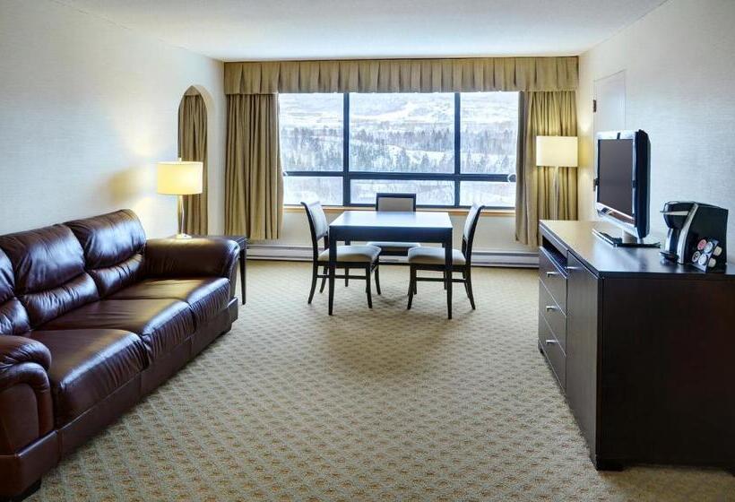 فندق Greenwood Inn & Suites