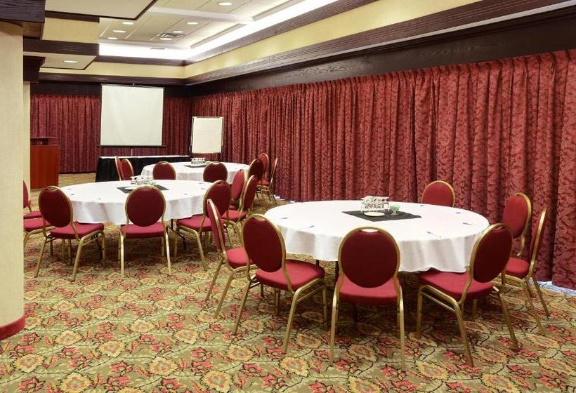 ホテル Greenwood Inn & Suites