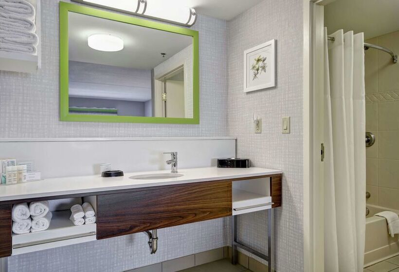 فندق Hampton Inn & Suites By Hilton   Guelph