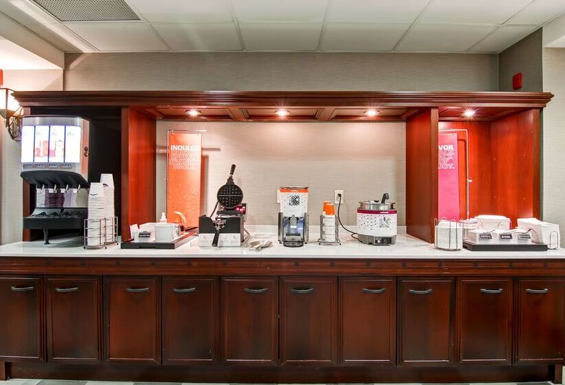 فندق Hampton Inn & Suites By Hilton   Guelph