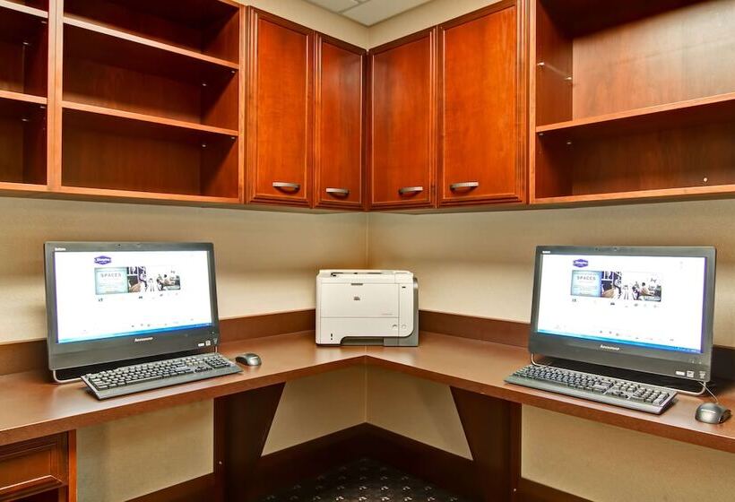 فندق Hampton Inn & Suites By Hilton   Guelph