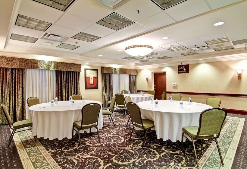 فندق Hampton Inn & Suites By Hilton   Guelph