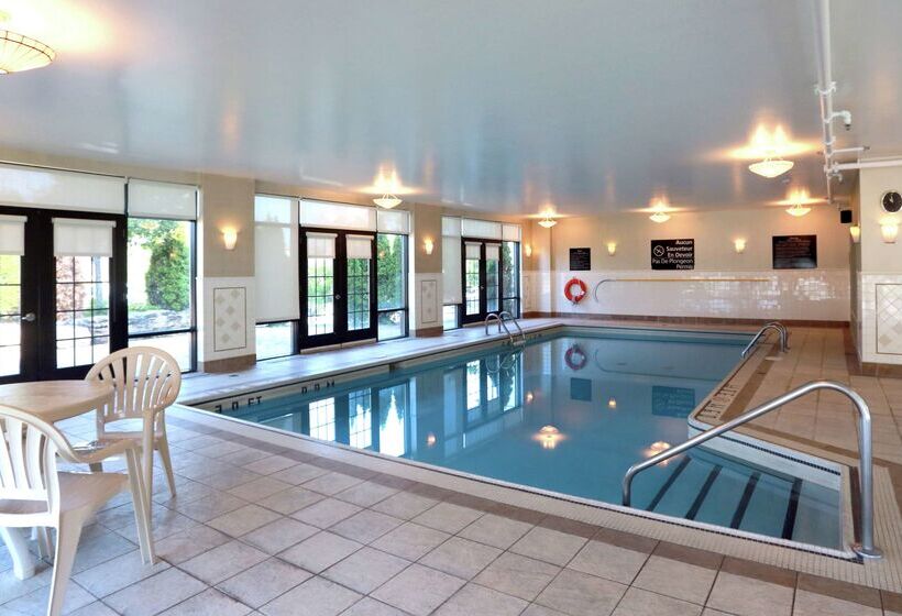 ホテル Hampton Inn & Suites By Hilton Laval