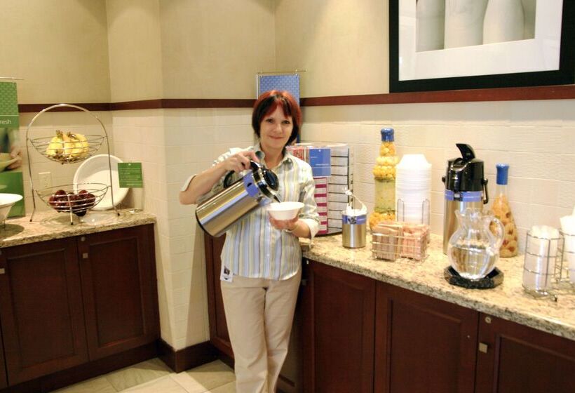 ホテル Hampton Inn & Suites By Hilton Laval