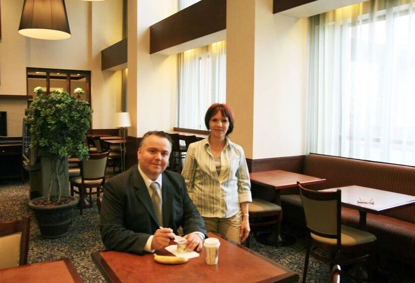 ホテル Hampton Inn & Suites By Hilton Laval