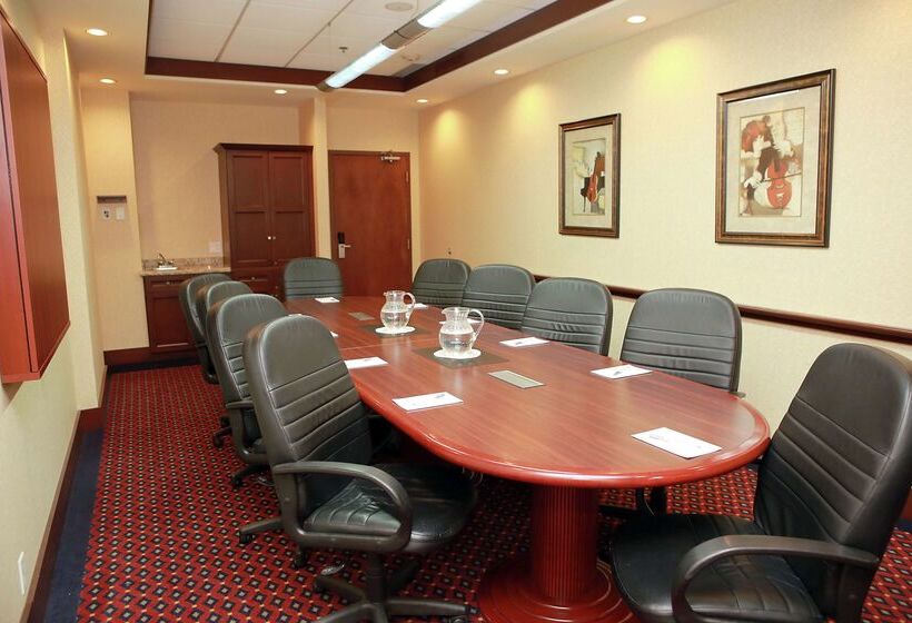 ホテル Hampton Inn & Suites By Hilton Laval