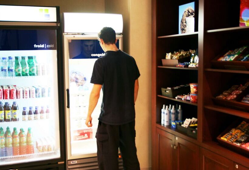 ホテル Hampton Inn & Suites By Hilton Laval