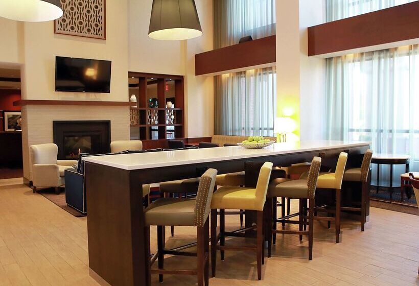 ホテル Hampton Inn & Suites By Hilton Laval