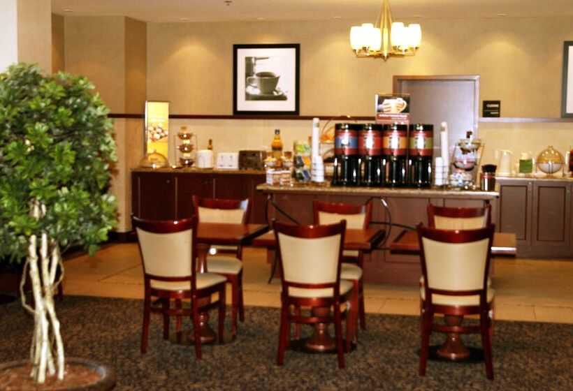 ホテル Hampton Inn & Suites By Hilton Laval