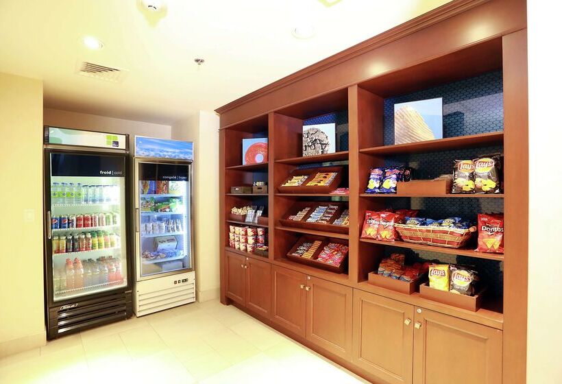 ホテル Hampton Inn & Suites By Hilton Laval