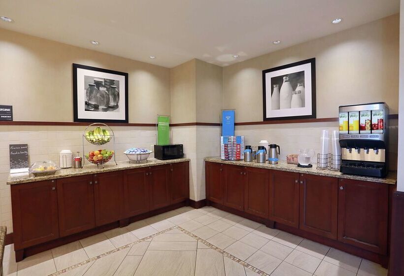 ホテル Hampton Inn & Suites By Hilton Laval