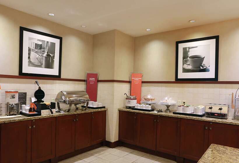 ホテル Hampton Inn & Suites By Hilton Laval