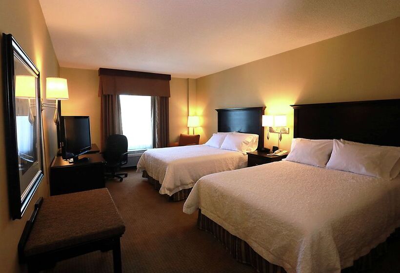 ホテル Hampton Inn & Suites By Hilton Laval