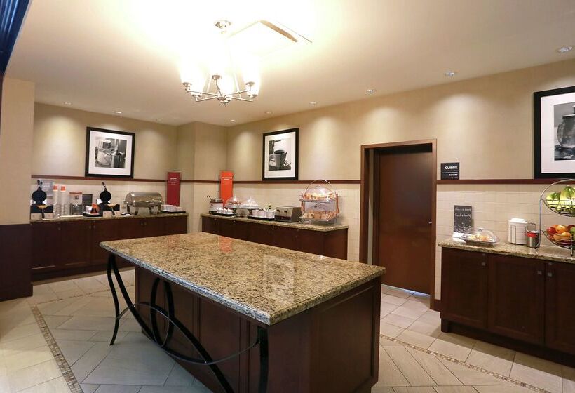 ホテル Hampton Inn & Suites By Hilton Laval