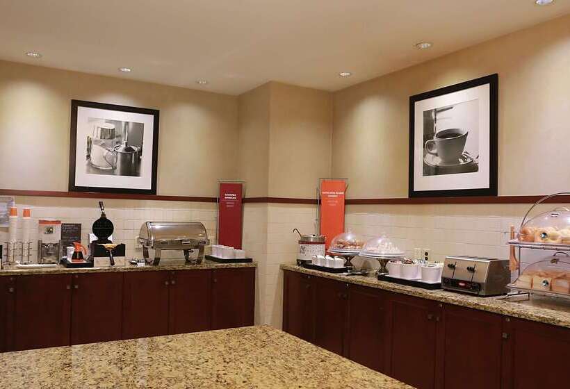 ホテル Hampton Inn & Suites By Hilton Laval