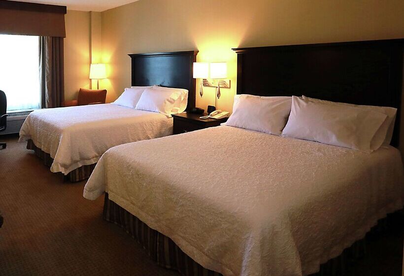 ホテル Hampton Inn & Suites By Hilton Laval