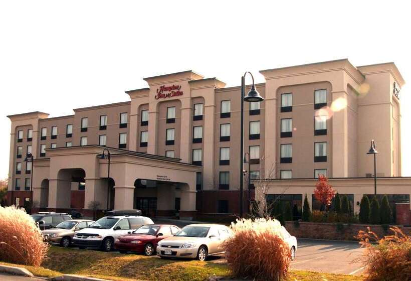 ホテル Hampton Inn & Suites By Hilton Laval