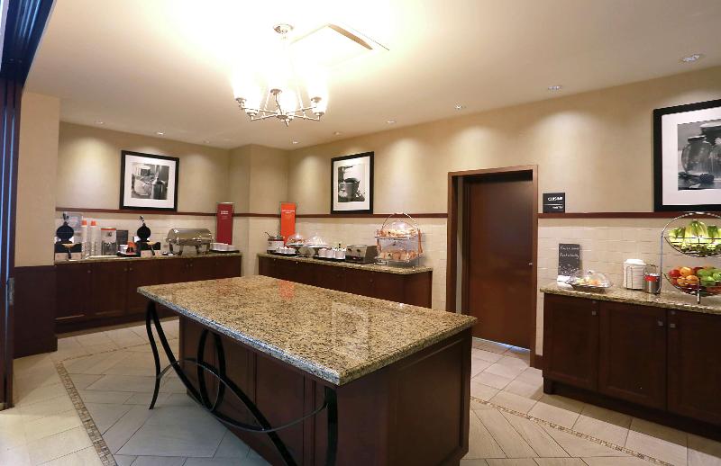 ホテル Hampton Inn & Suites By Hilton Laval