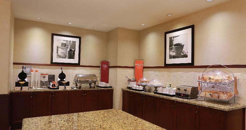 ホテル Hampton Inn & Suites By Hilton Laval