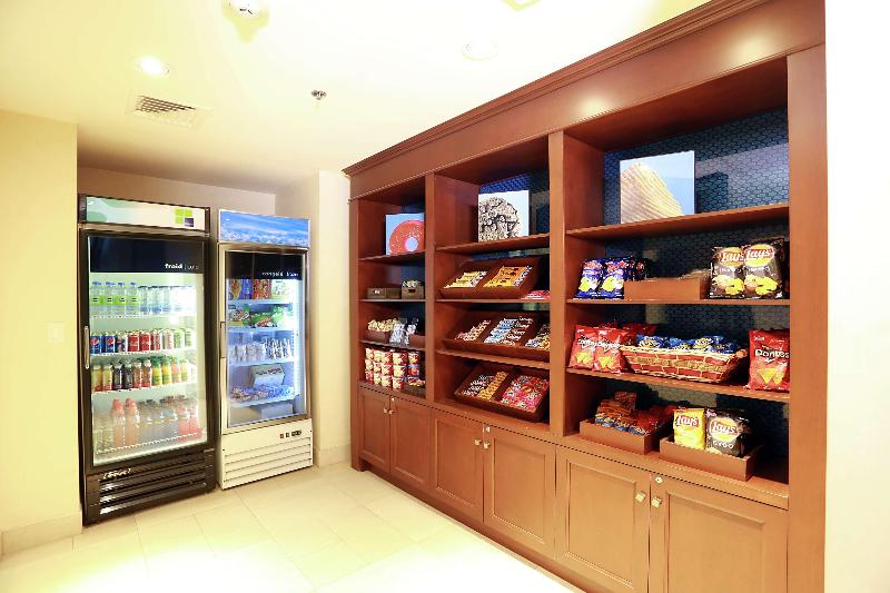 ホテル Hampton Inn & Suites By Hilton Laval