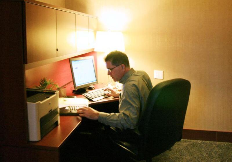 ホテル Hampton Inn & Suites By Hilton Laval