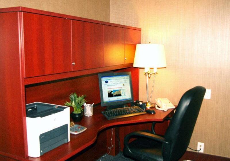 ホテル Hampton Inn & Suites By Hilton Laval