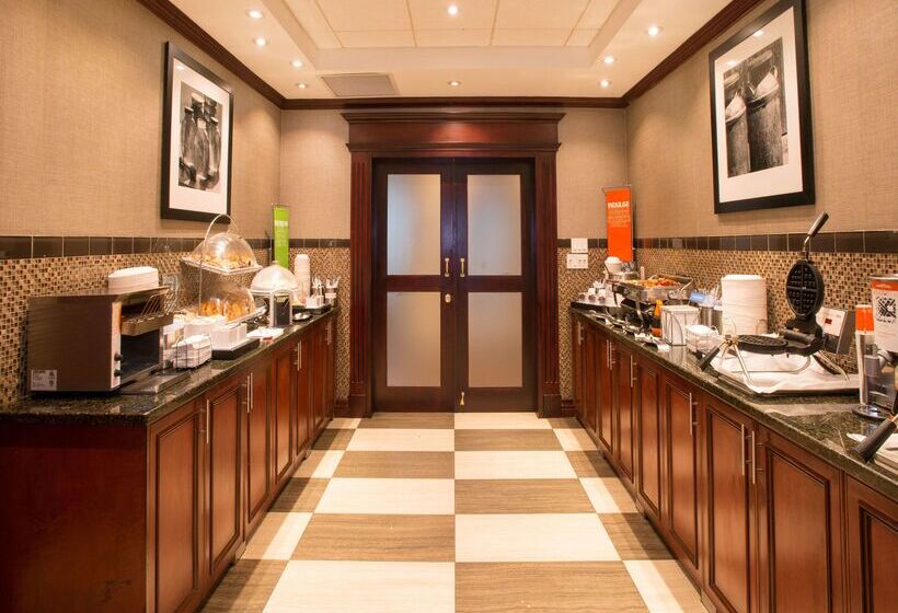 호텔 Hampton Inn By Hilton Toronto Mississauga West