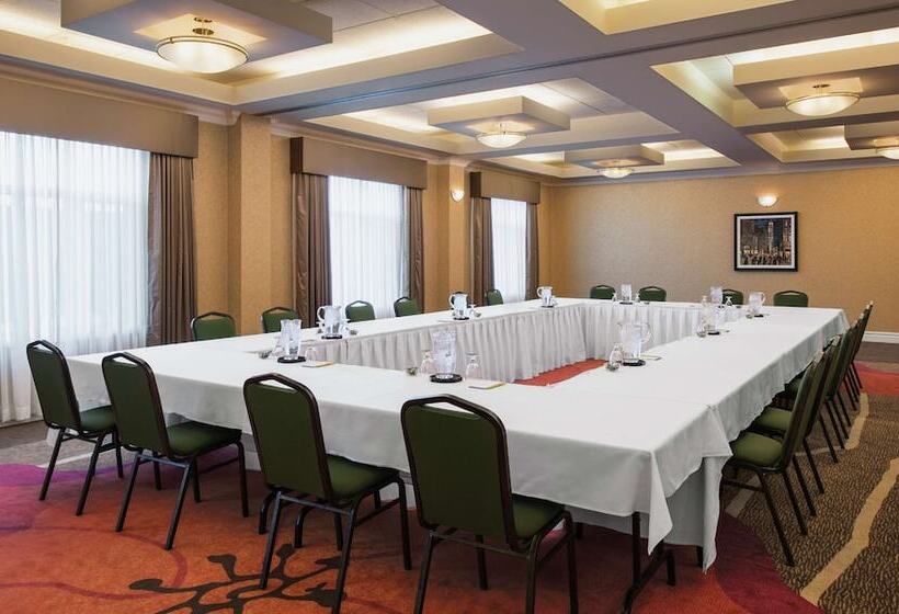 Отель Hilton Garden Inn West Edmonton