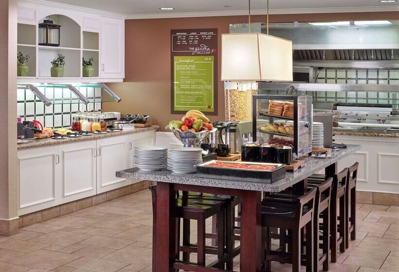 Отель Hilton Garden Inn West Edmonton