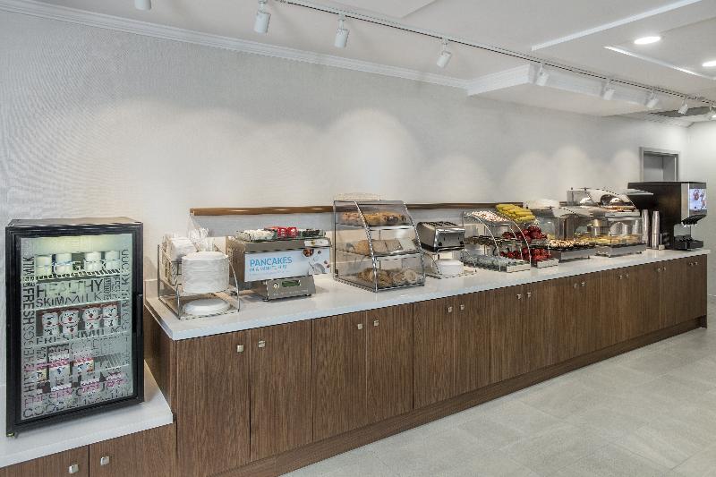 בית מלון כפרי Holiday Inn Express & Suites Medicine Hat, An Ihg