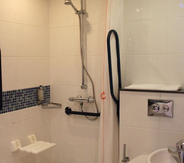 هتل Holiday Inn Express Cardiff Airport By Ihg