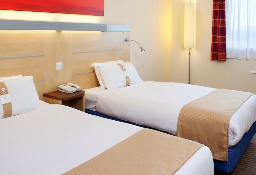 هتل Holiday Inn Express Cardiff Airport By Ihg