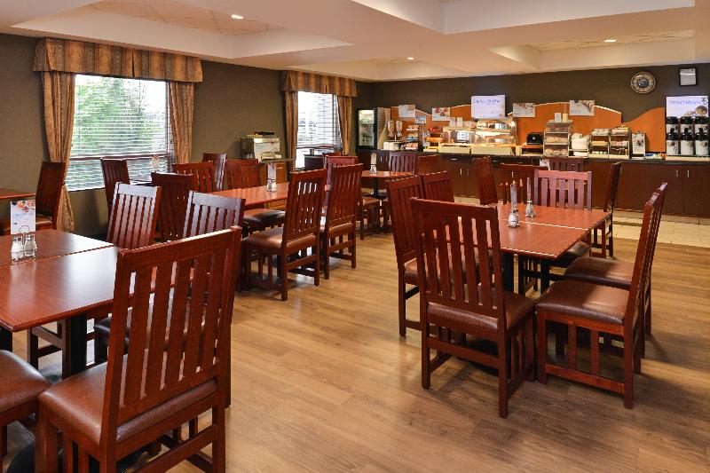בית מלון כפרי Holiday Inn Express Edmonton North, An Ihg
