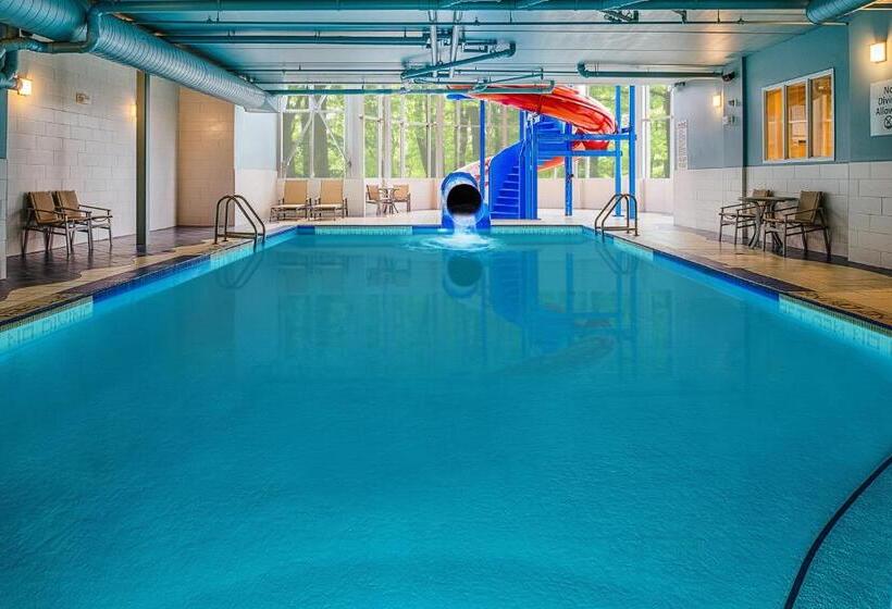 בית מלון כפרי Holiday Inn Express & Suites Halifax   Bedford, An Ihg