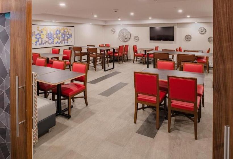 בית מלון כפרי Holiday Inn Express & Suites Halifax   Bedford, An Ihg