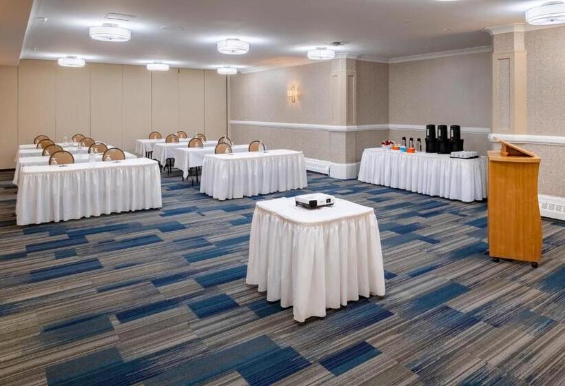 בית מלון כפרי Holiday Inn Express & Suites Halifax   Bedford, An Ihg